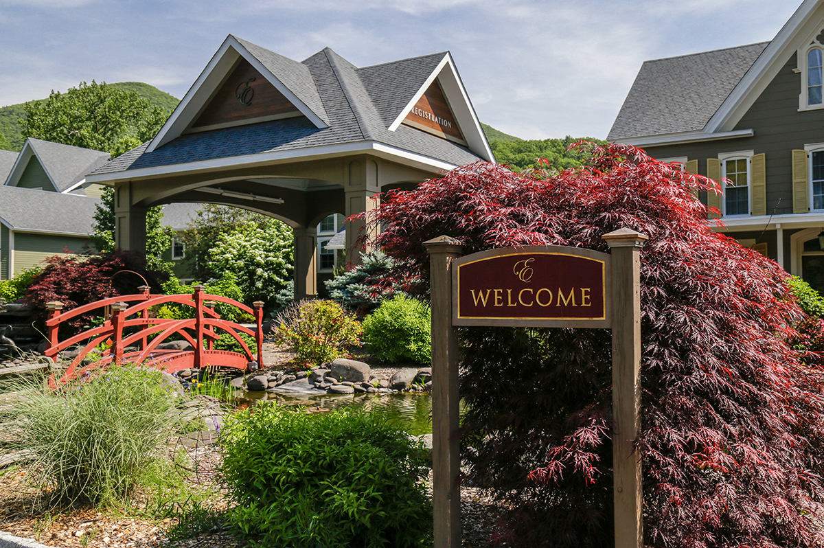 3_Emerson Exterior Welcome_small
