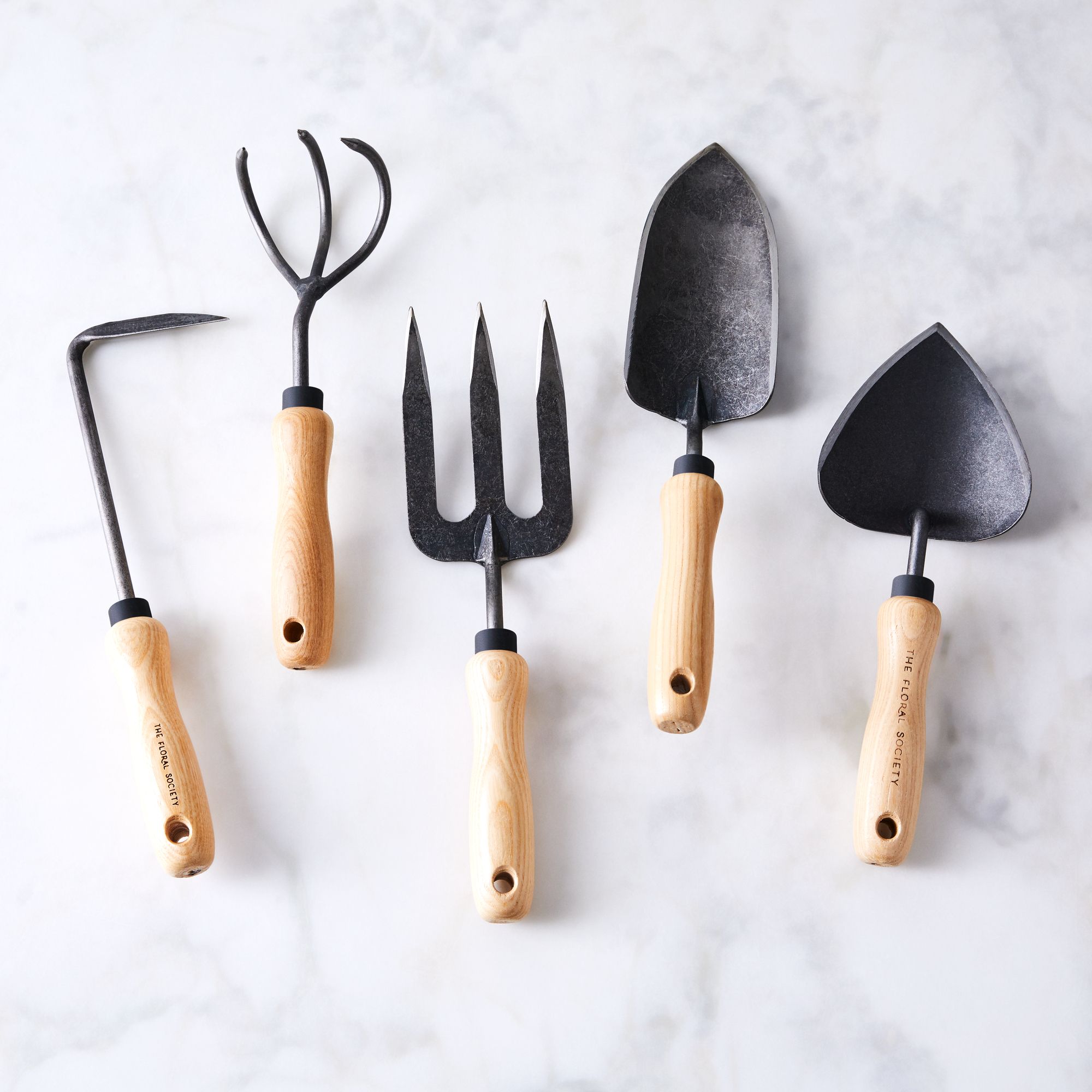 36b586ca-f984-492b-abe8-c7b1ff7cd087-2019-0114_floral-society_essential-garden-tools_essential-garden-tool-set_5-pieces_silo_ty-mecham_001